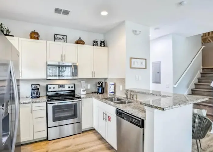 Beautiful & Cozy 4Bd Home, Gated Community