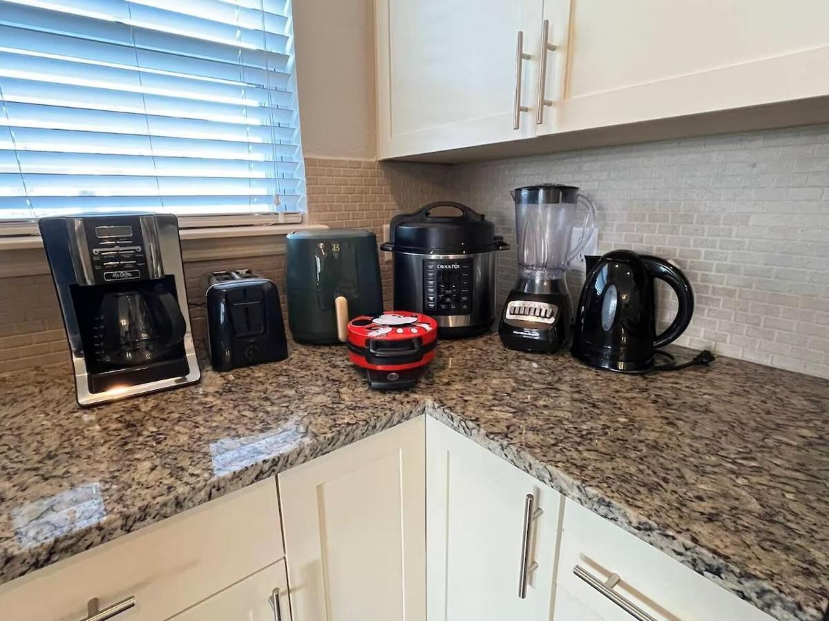 Beautiful & Cozy 4bd Home, Gated Community